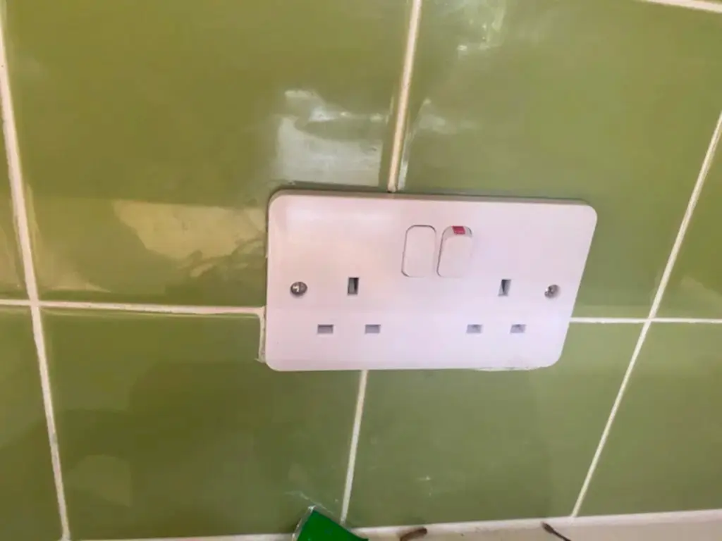 DOUBLE SOCKET