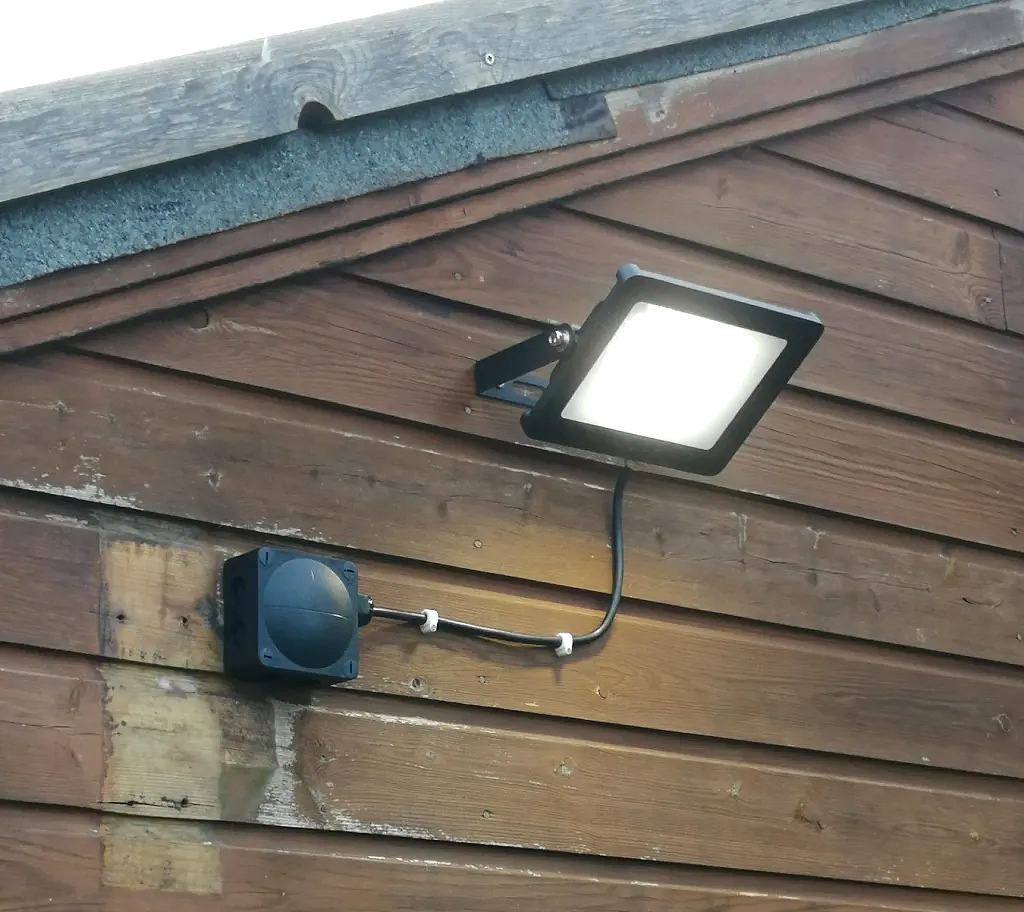 led floodlight install1