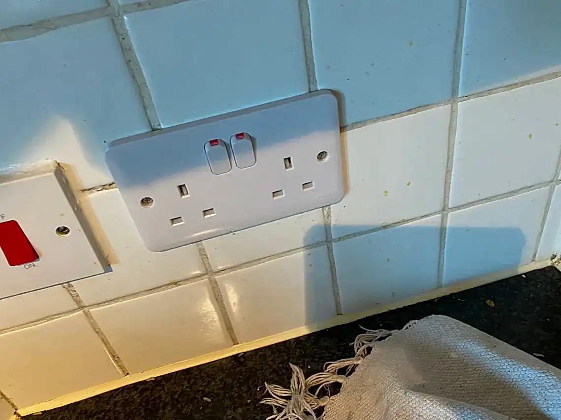 DOUBLE SOCKETS