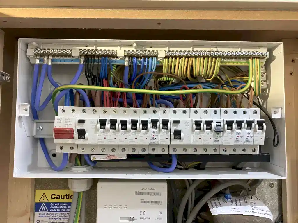 FUSE BOX REPLACEING2 1