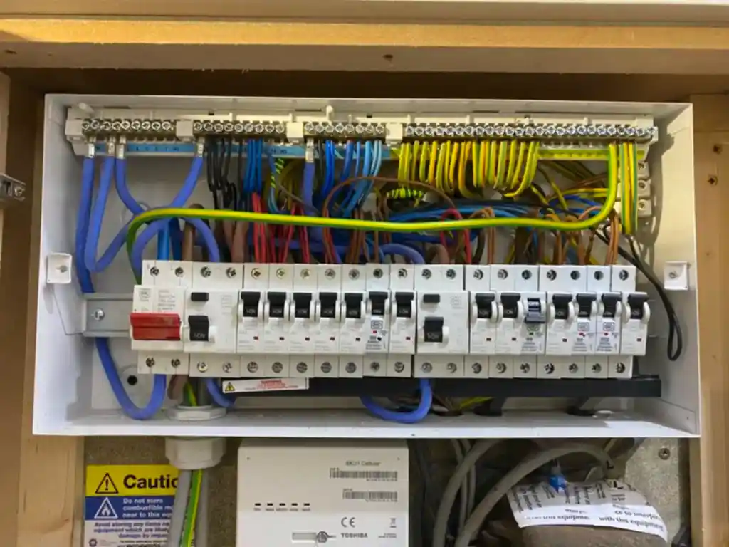 FUSE BOX REPLACEING2